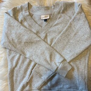 Universal Thread Light Gray V-Neck Sweater
